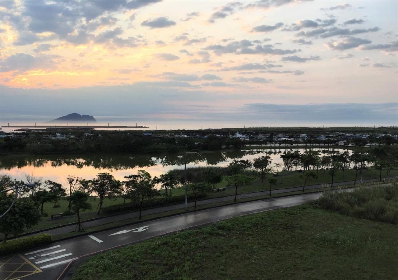 Lan Yue Homestay Toucheng Bagian luar foto